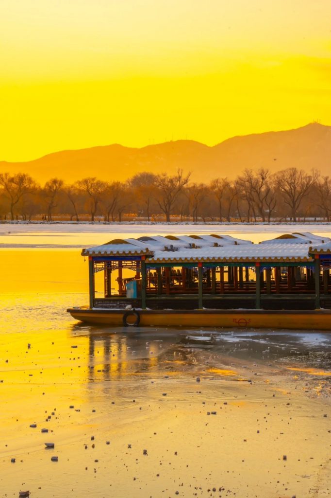 The Summer Palace in winter - The frozen boat